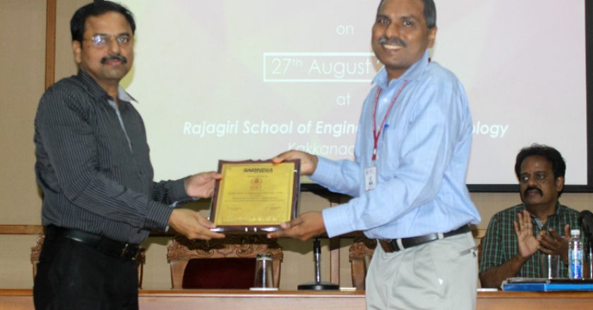 Mr. Sriraman presents memento to SAEISS Cochin Division Secretary